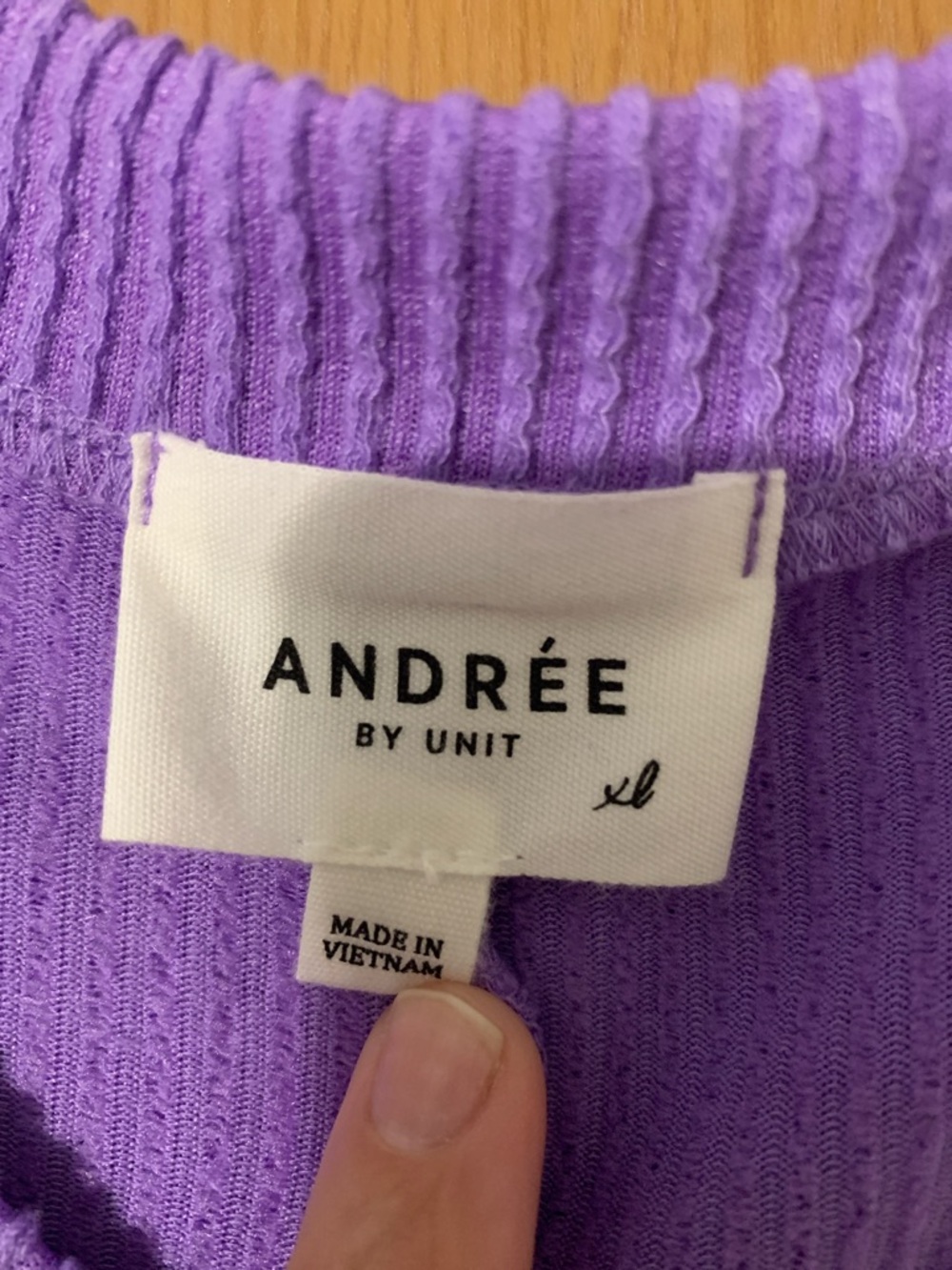 ANDRÉE BY UNIT Ribbed V-Neck Tank in Lavender Purple - Picture 2 of 4